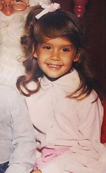 Новогодние фотографии звезд в детстве