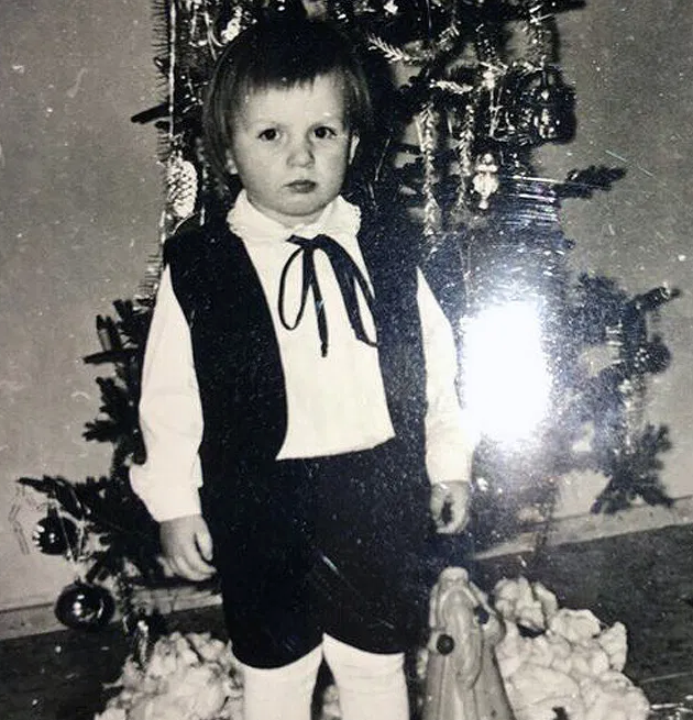 Новогодние фотографии звезд в детстве