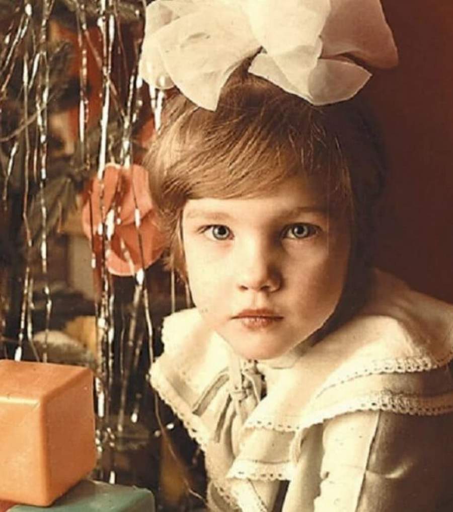 Новогодние фотографии звезд в детстве