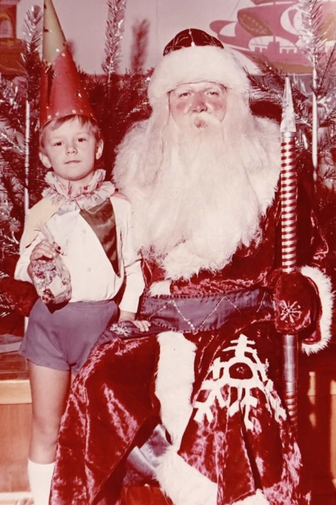 Новогодние фотографии звезд в детстве