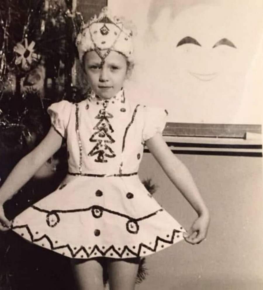 Новогодние фотографии звезд в детстве