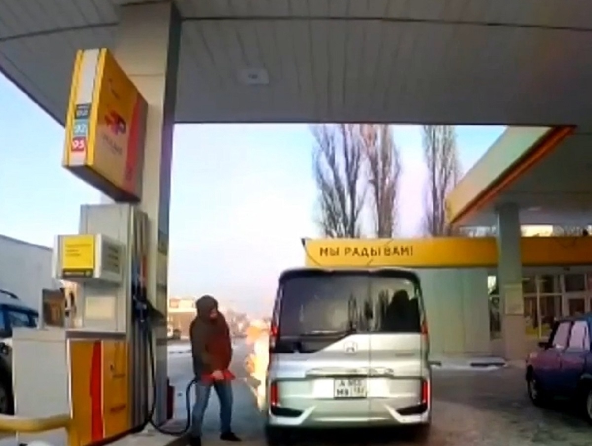 В Воронеже водитель подсветил зажигалкой бензобак на АЗС и устроил взрыв