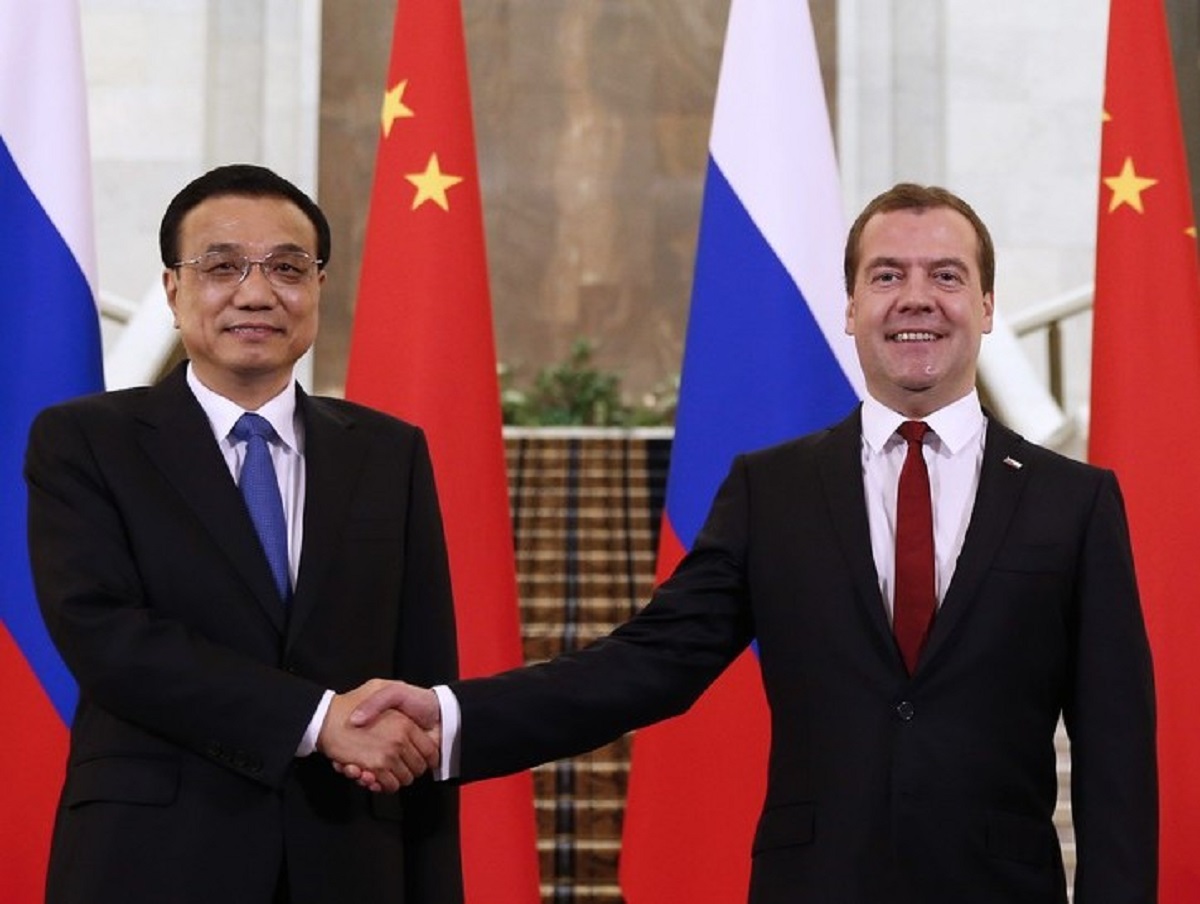 Sohu: Медведев в Пекине передал Си Цзиньпину «секретное послании Путина»