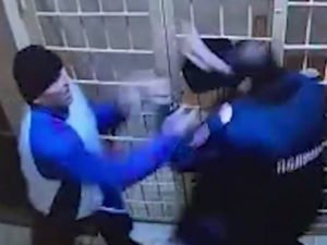 Подсудимый напал на конвоиров