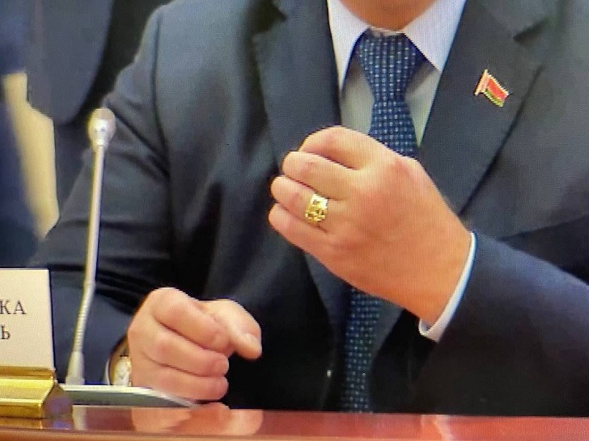 Песков назвал перстни для лидеров стран СНГ новогодними сувенирами
