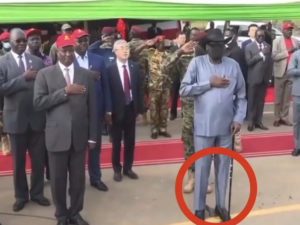 Президент Южного Судана обмочился во время исполнения гимна