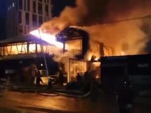 Во Владивостоке сгорел крупнейший ресторан Zuma: 250 человек остались без работы