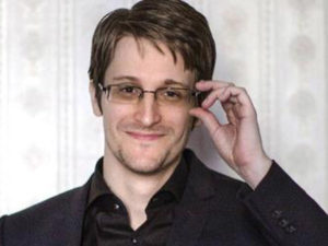 Сноуден принял присягу на гражданство РФ