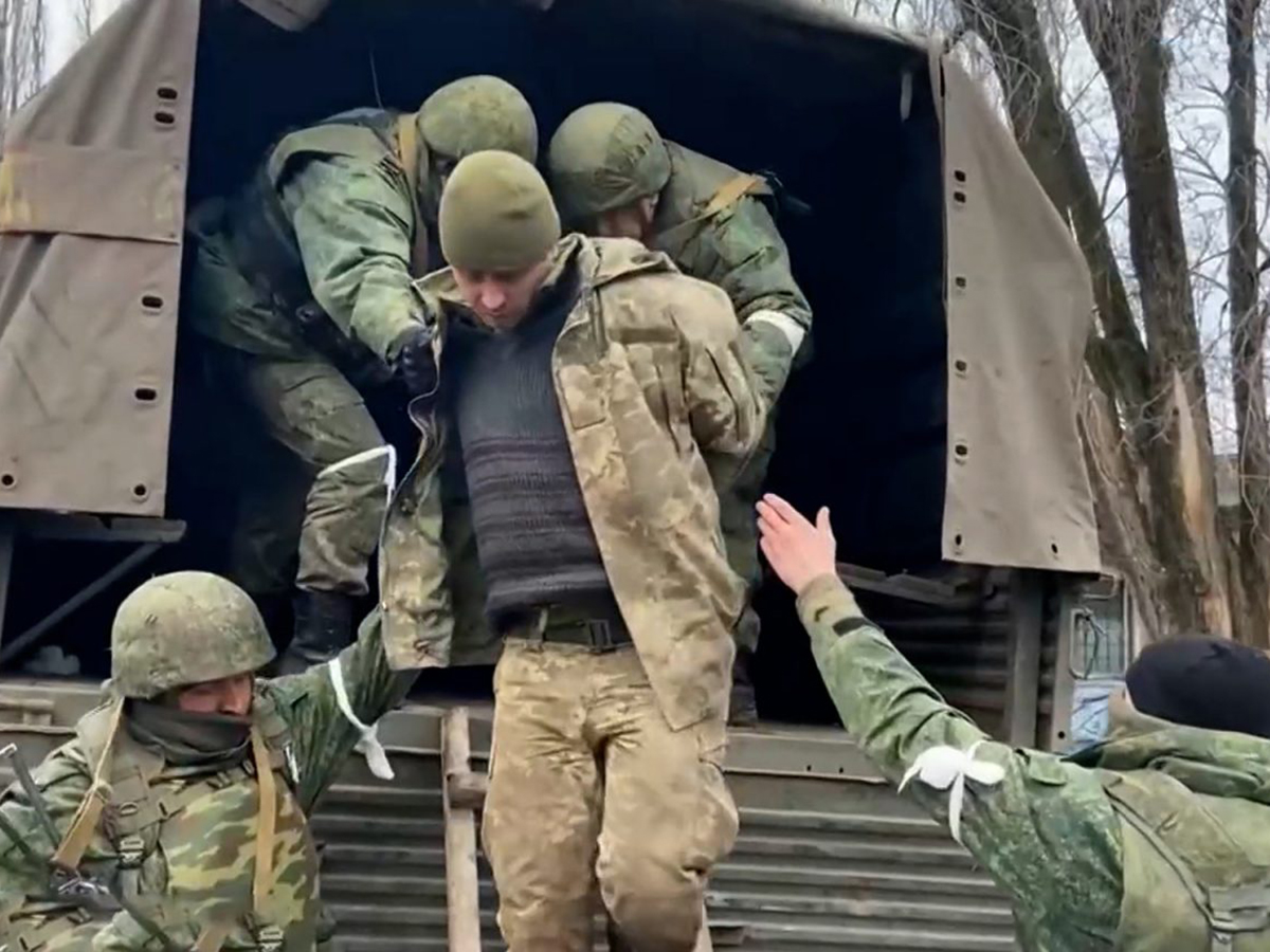 “Судьба их незавидна”: офицер ДНР раскрыл, кто выдал расстрелявших пленных в Макеевке десантников ВСУ