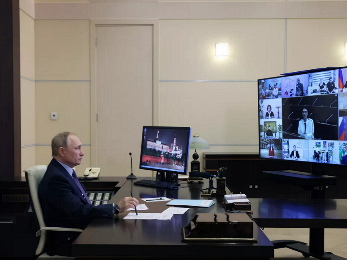 Участнику онлайн-встречи с Путиным в Донецке пришлось эвакуироваться из-за обстрела