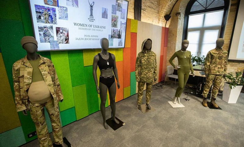 На Украине показали военную форму для беременных (ФОТО)