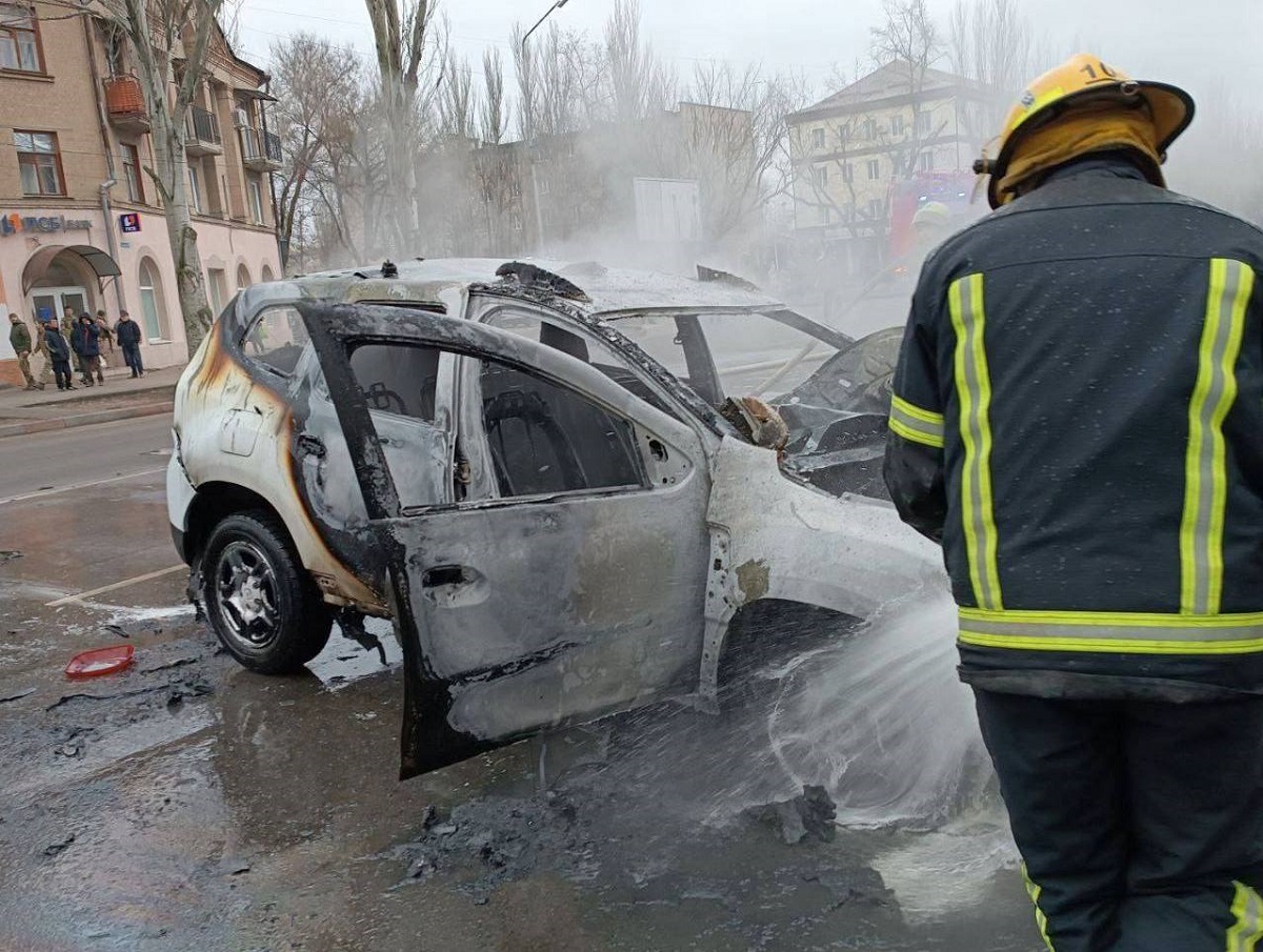 В Мелитополе взорвался автомобиль: двое силовиков пострадали