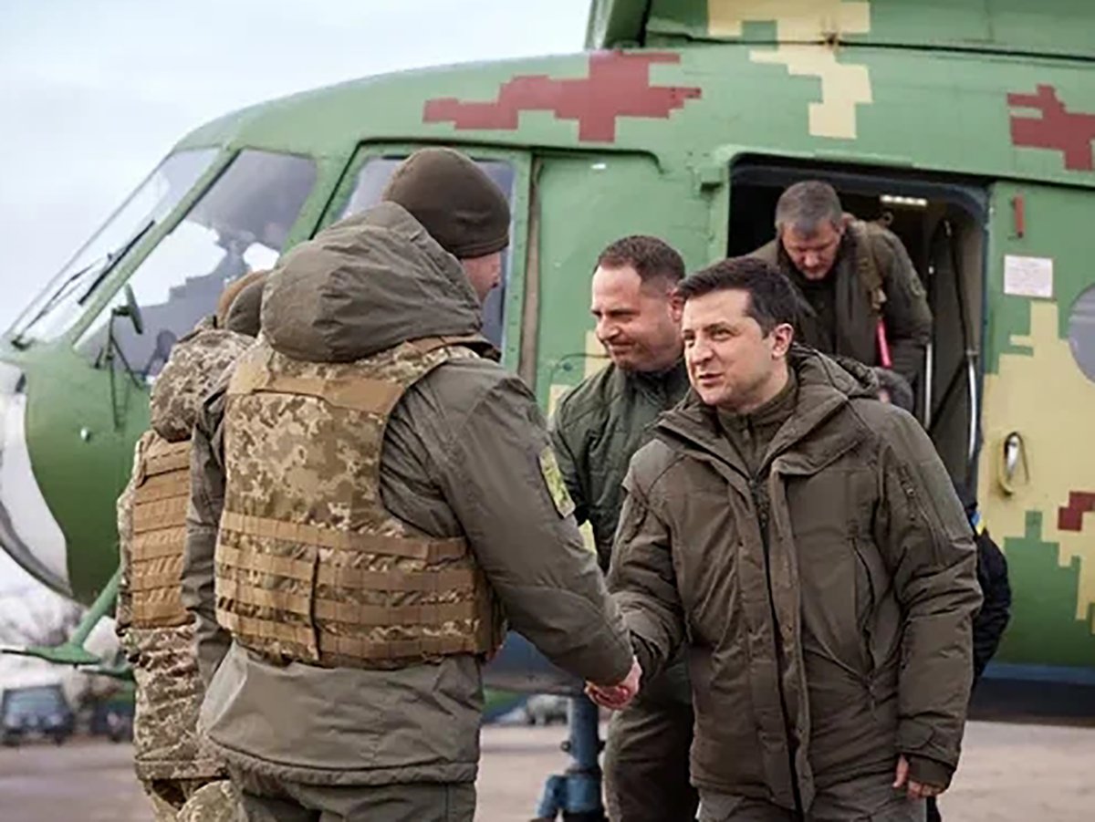Зеленский приехал в Артемовск на фоне заявлений о больших потерях ВСУ