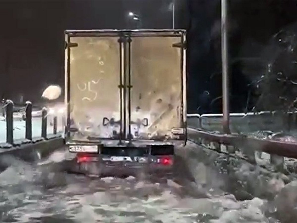 Тропический ливень в середине декабря парализовал Москву