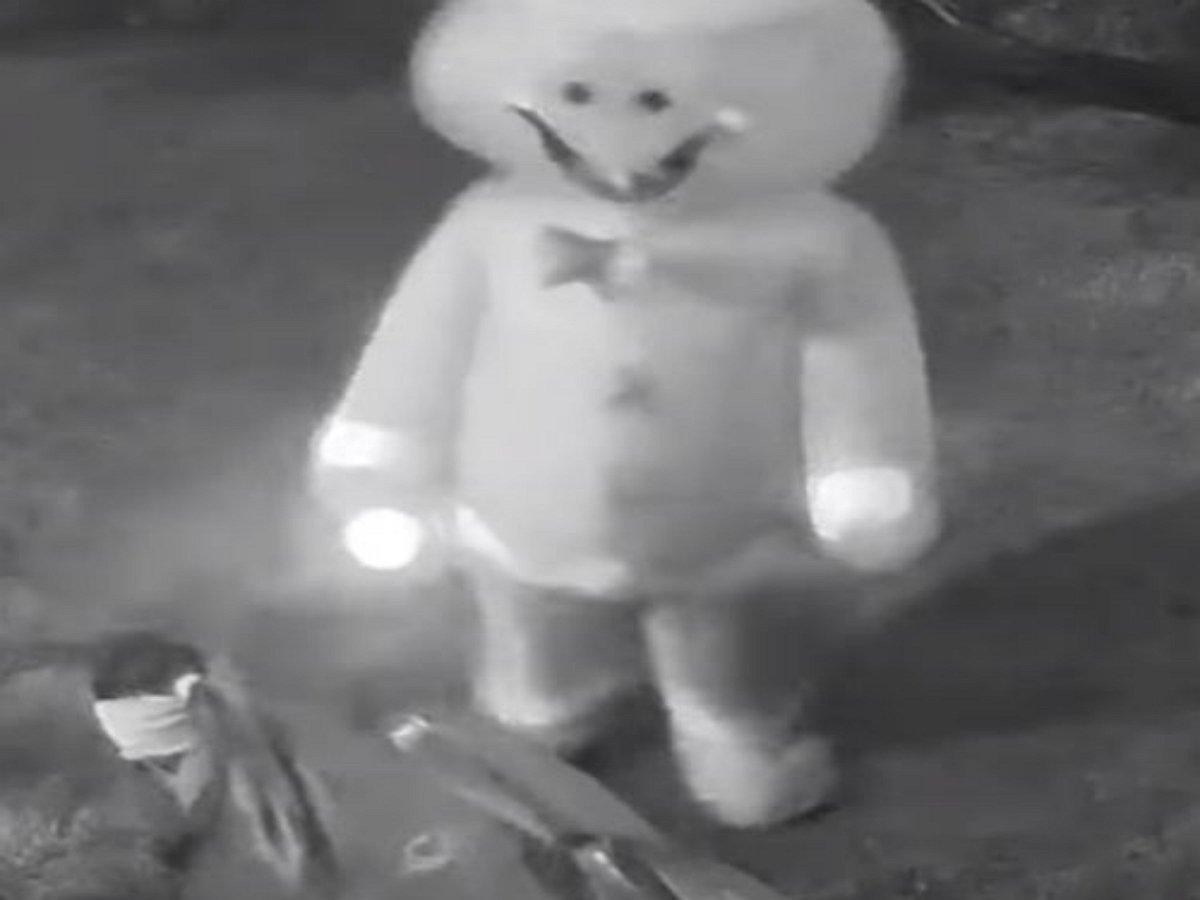 Муж так креативно подошел к разбору новогодней елки, что напугал жену до полусмерти