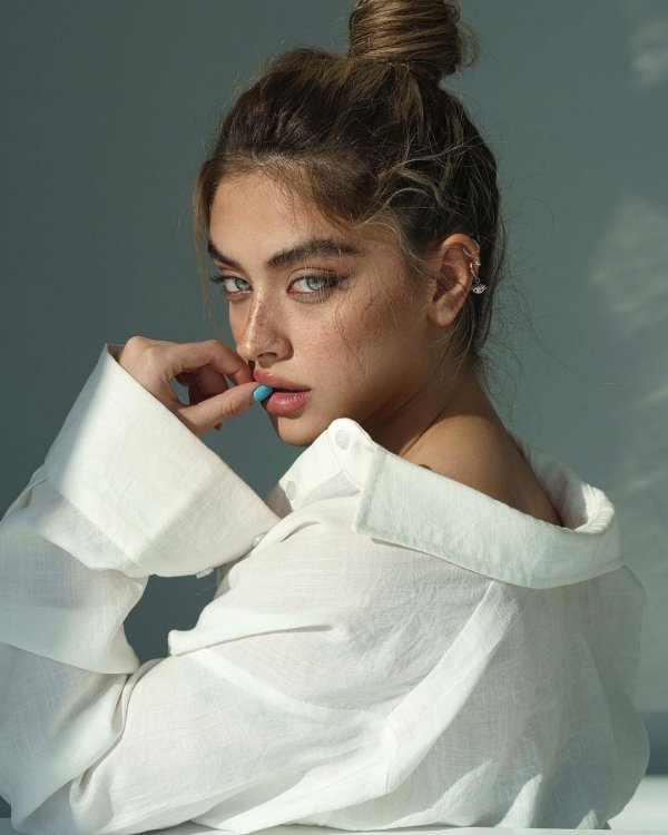 Известные мужчины и женщины, чьи лица были названы самыми красивыми в 2022 году