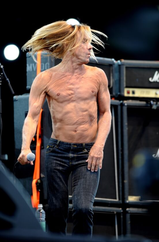 Фото знаменитостей, которые они хотели бы забыть