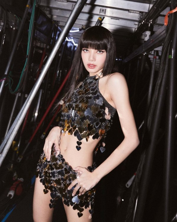 Известные мужчины и женщины, чьи лица были названы самыми красивыми в 2022 году