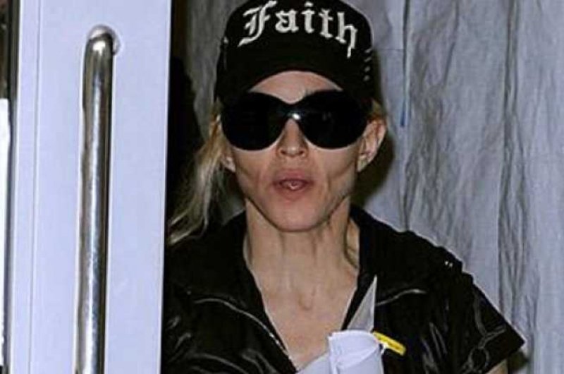 Фото знаменитостей, которые они хотели бы забыть