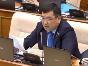 Депутата Казахстана лишили мандата за поддержку Путина и СВО в Украине