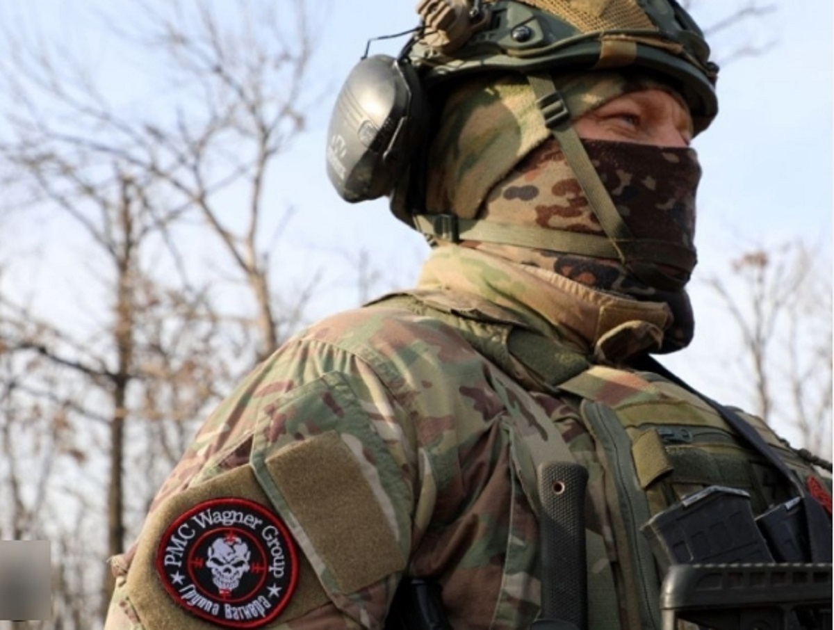Украинские солдаты переодеваются в форму бойцов ЧВК «Вагнер»