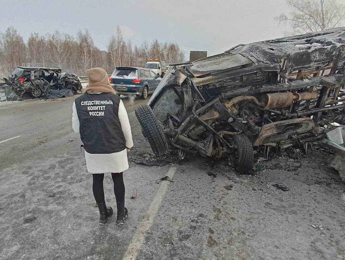 Под Новосибирском в страшном ДТП со скорой помощью погибли 4 человека