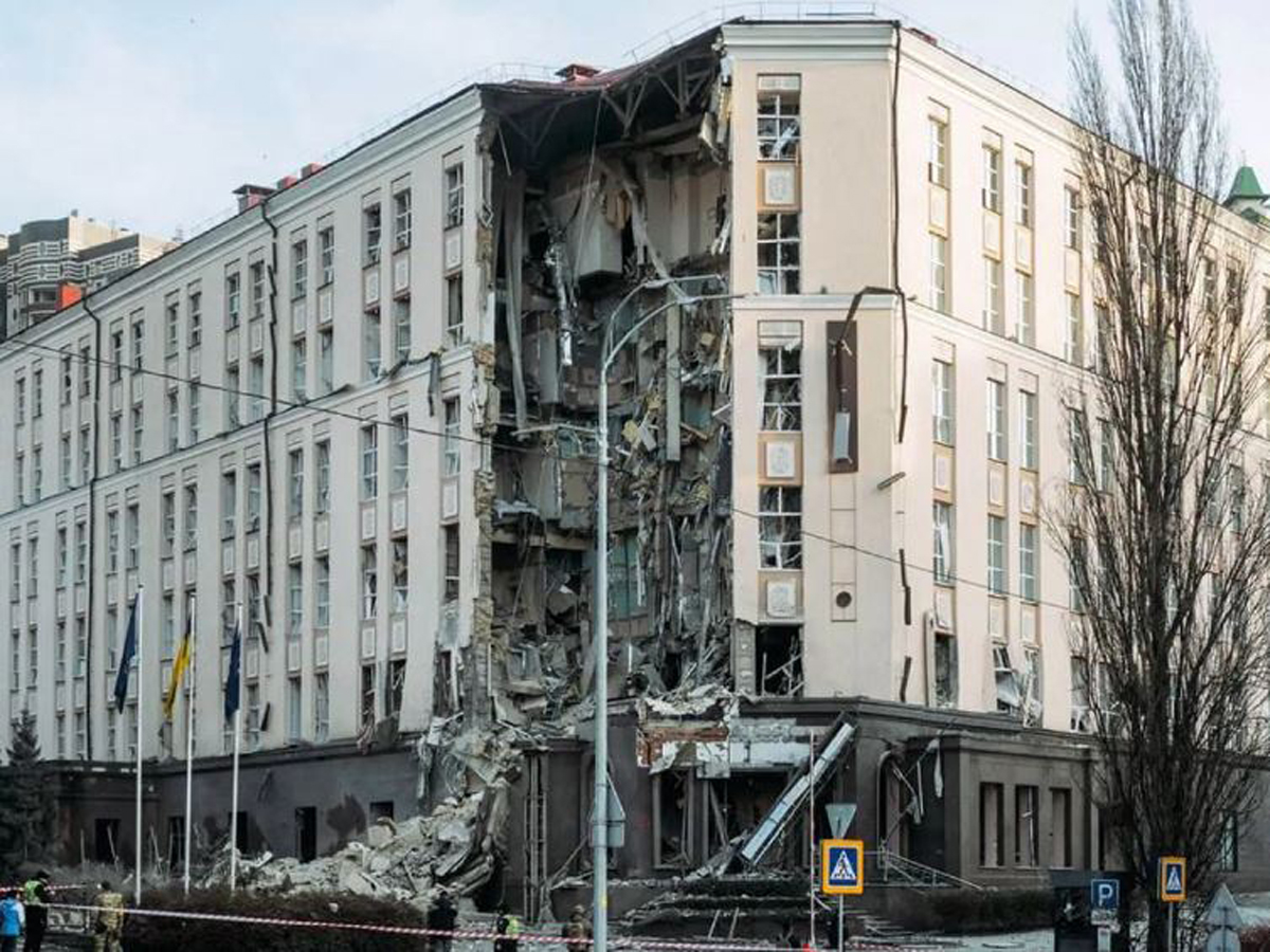 Момент удара ракеты по отелю Alfavito в Киеве