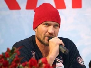 «Ноги начали синеть из-за сепсиса»: Роман Костомаров остается в реанимации Коммунарки