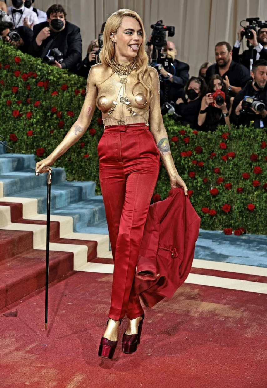 Самые провальные образы звёзд за 2022 год