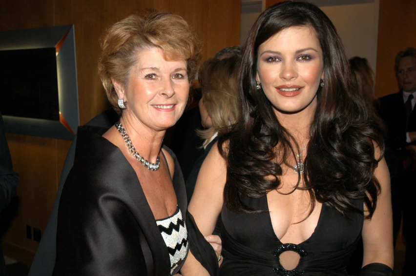 Сравниваем фото звездных мам и дочерей в одном и том же возрасте