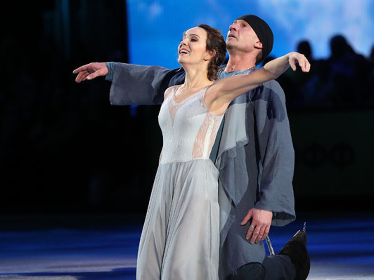 Последнее выступление костомарова и навки. Авербух и костомаров. Последнее выступление костомарова и навки. Роман костомаров фигурист. Последнее выступление костомарова и навки.