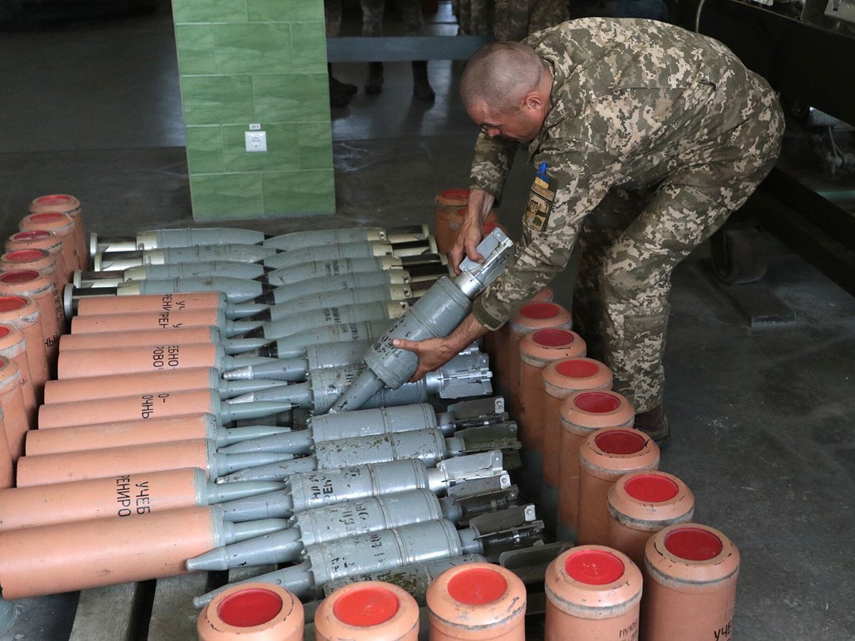 В офисе Зеленского пожаловались на нехватку боеприпасов