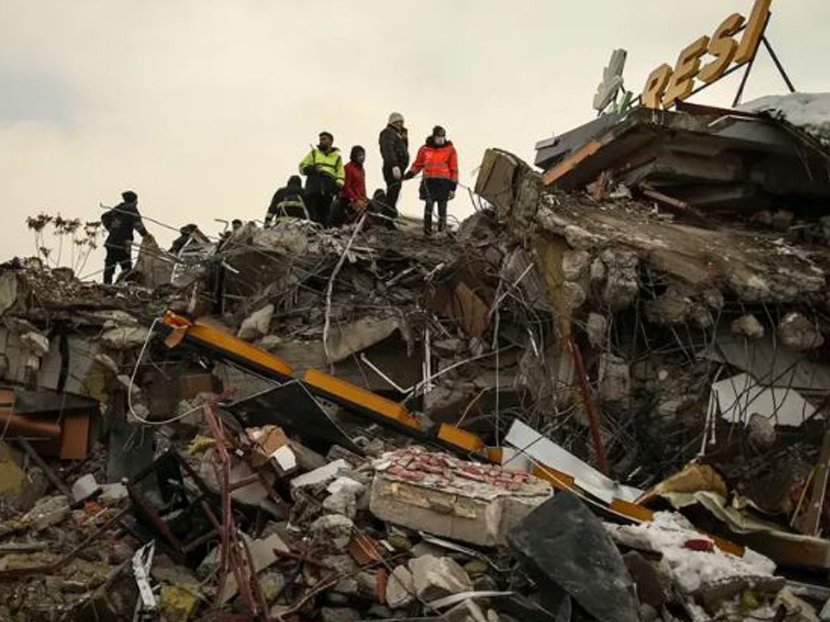 Число погибших при землетрясении в Турции 6 234 человек