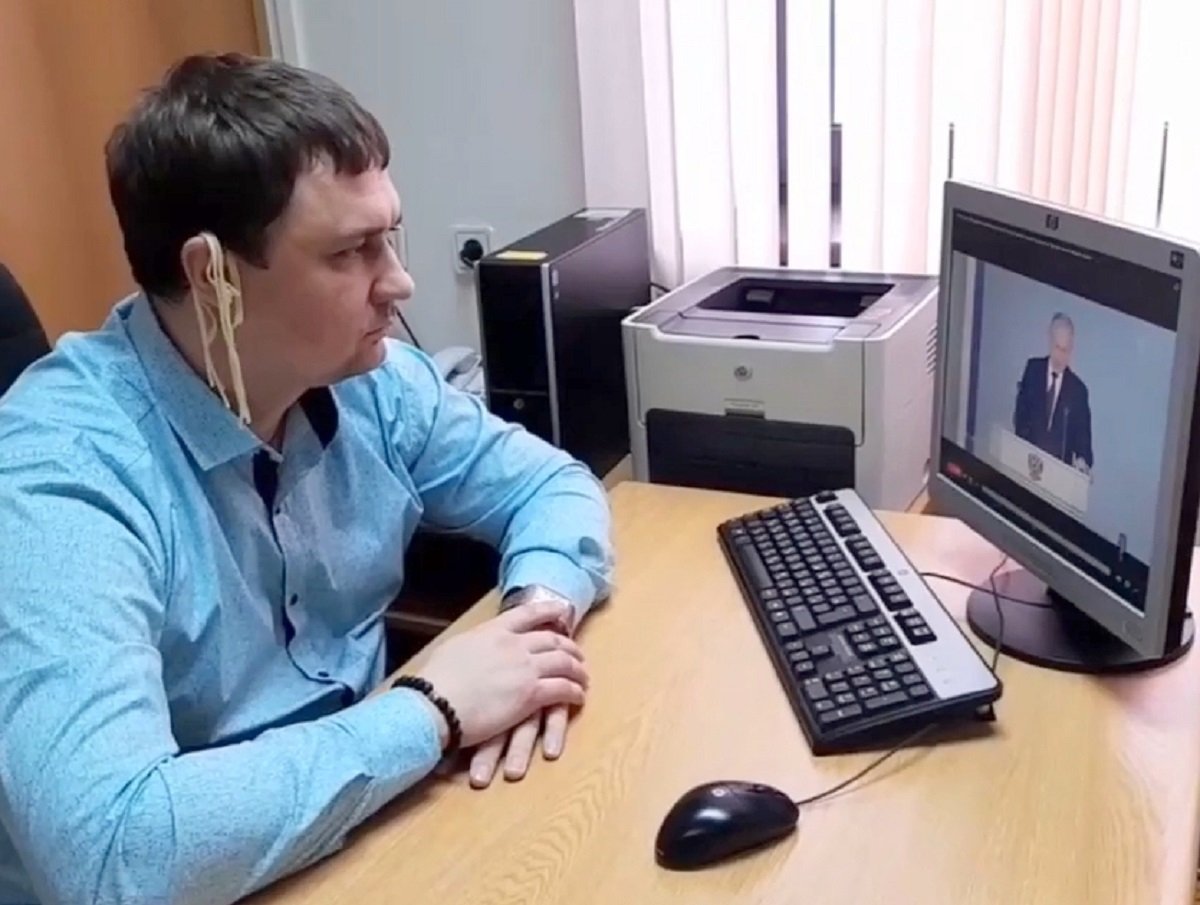 Самарский депутат от КПРФ, слушающий Путина с лапшой на ушах, вызвал скандал