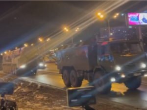 В Москве на МКАДе засняли на видео «Ярсы» и длинную колонну военной техники