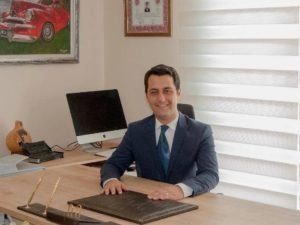 Мэр турецкого города, не разрушенного во время землетрясения, стал героем