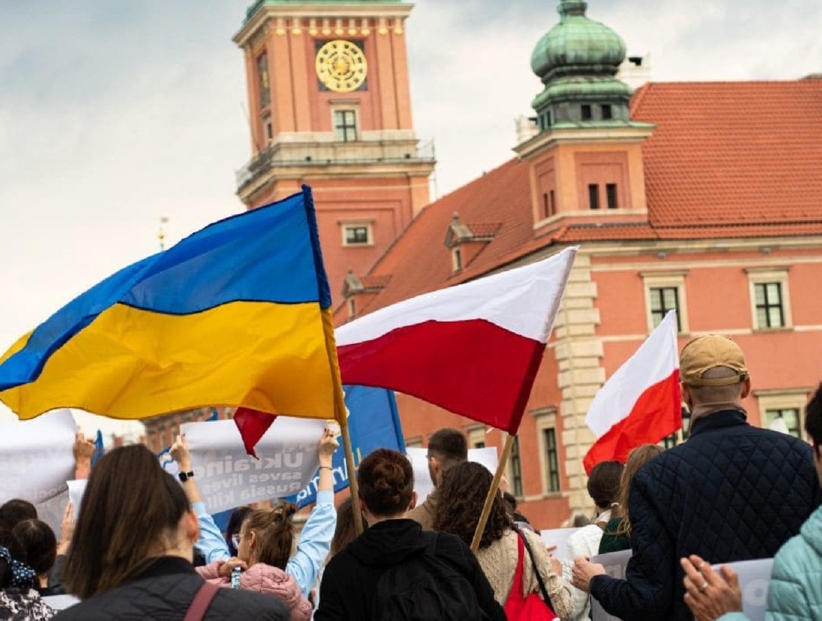 «Это не наша война»: в Польше для украинцев развесили унизительные баннеры