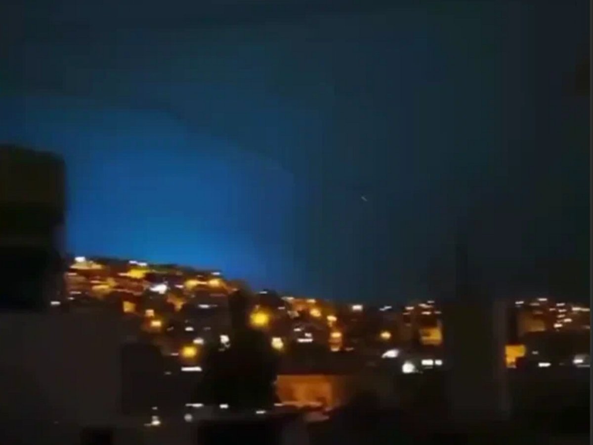 Перед землетрясением в Турции странные вспышки попали на видео: конспирологи увидели след США