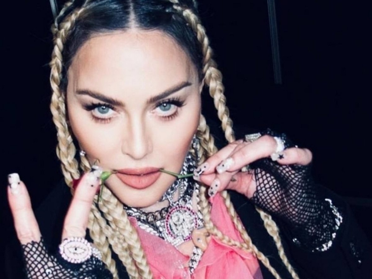 Опухшая Мадонна обвинила фотографов Grammy в том, что они ее изуродовали на фото