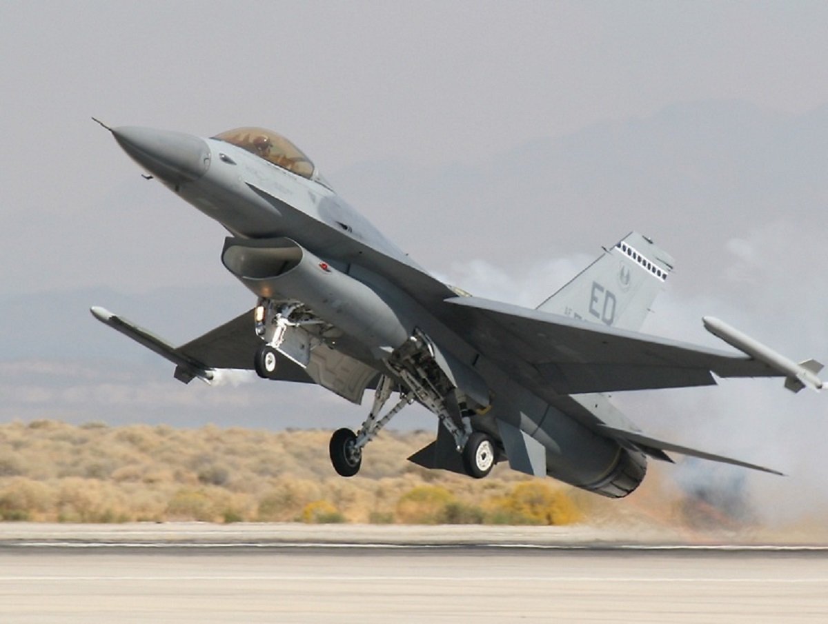 Польша поставила условия Киеву для передачи истребителей F-16
