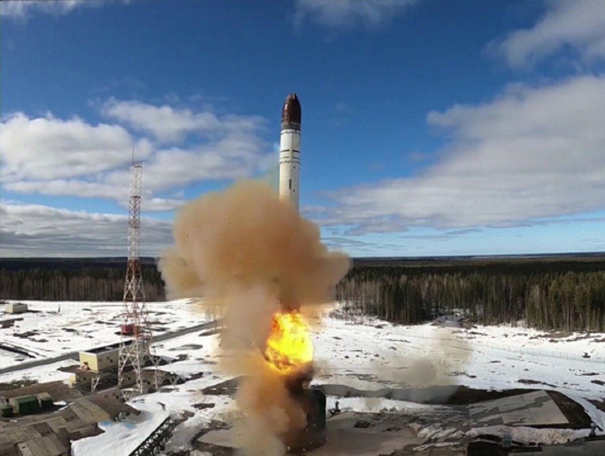 Россию обвинили в запуске ракеты «Сармат» во время поездки Байдена в Киев