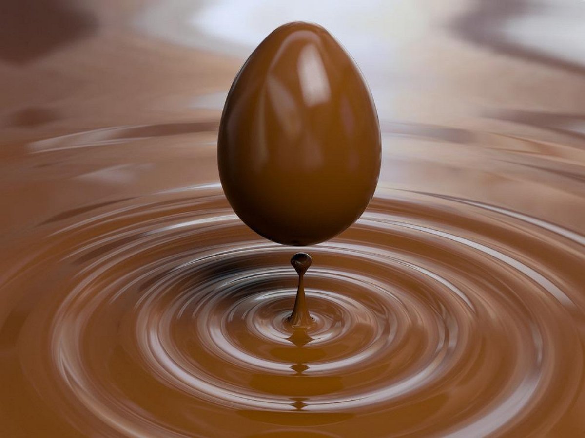 Процесс изготовления гигантского шоколадного яйца попал на видео