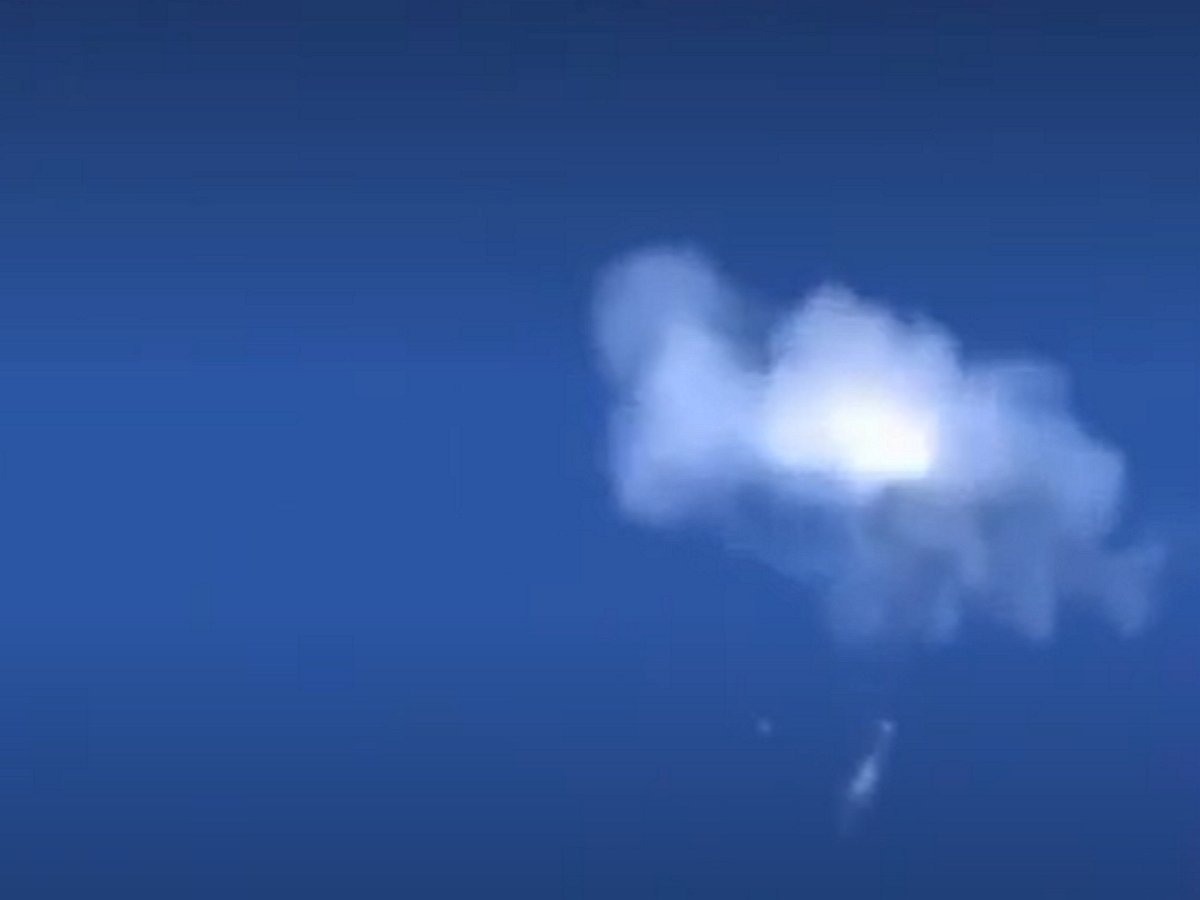 Самолет США сбил неопознанный объект в небе над Канадой: опубликовано видео