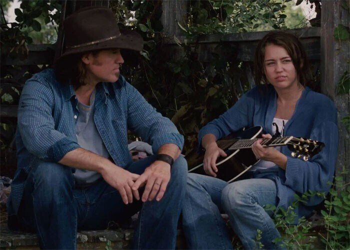 Случаи, когда звезда сыграла в фильме со своим родственником, но об этом мало кто знает