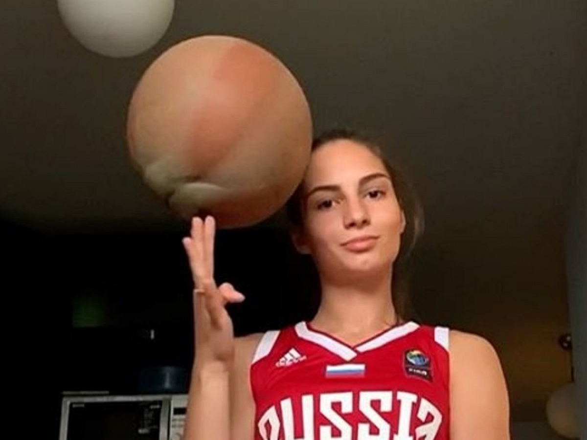 Баскетболистка Настя Бадина оголилась на горячем фото, впечатлив поклонников