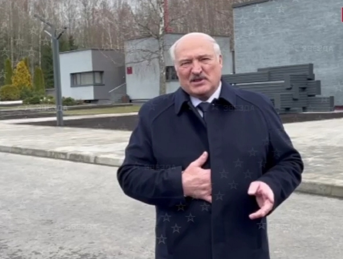 «Ответ будет страшным»: Лукашенко отреагировал на передачу Киеву боеприпасов с ураном