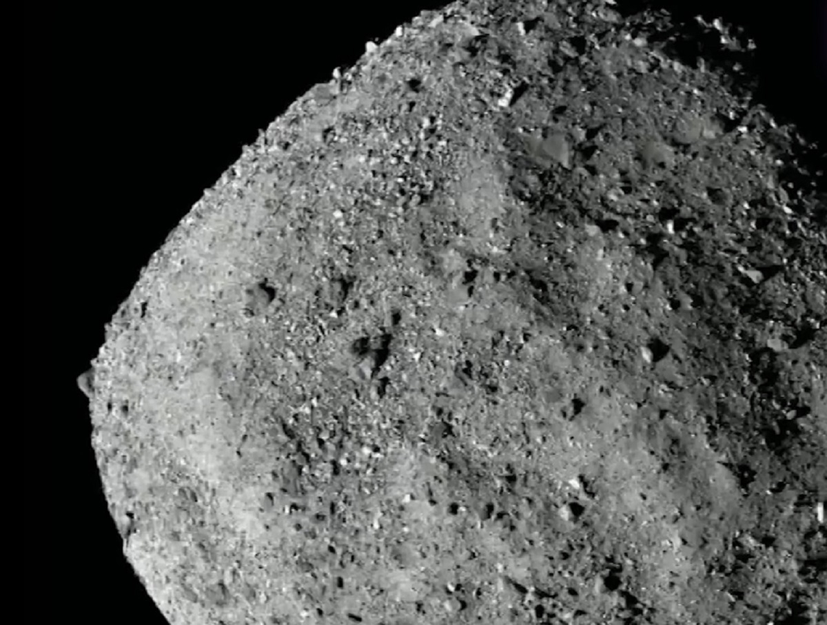 NASA следит за 50-метровым астероидом: названа дата его сближения с Землей