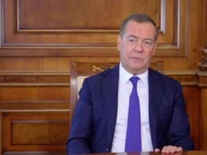 Медведев выступил за скачивание контента у «пиратов», Кремль поддержал его