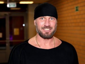 Костомаров заговорил с женой впервые после выхода из комы