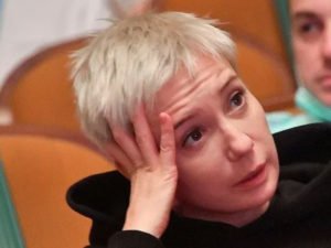 СМИ сообщили о принудительной высылке Хаматовой в Россию